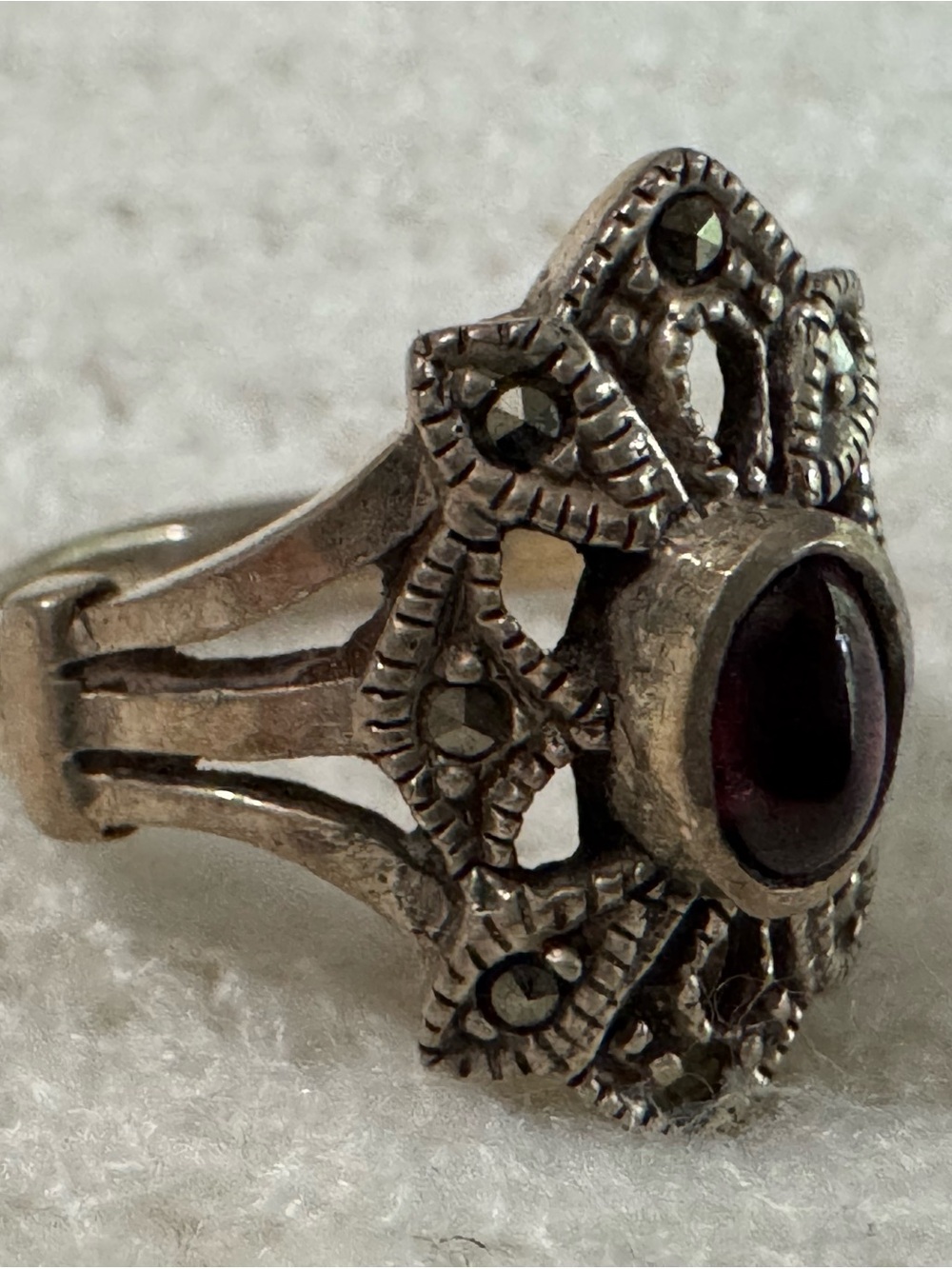Vintage 925 Sterling Silver Marcasite & Garnet Filigree Ring⁠ Sz 6.5